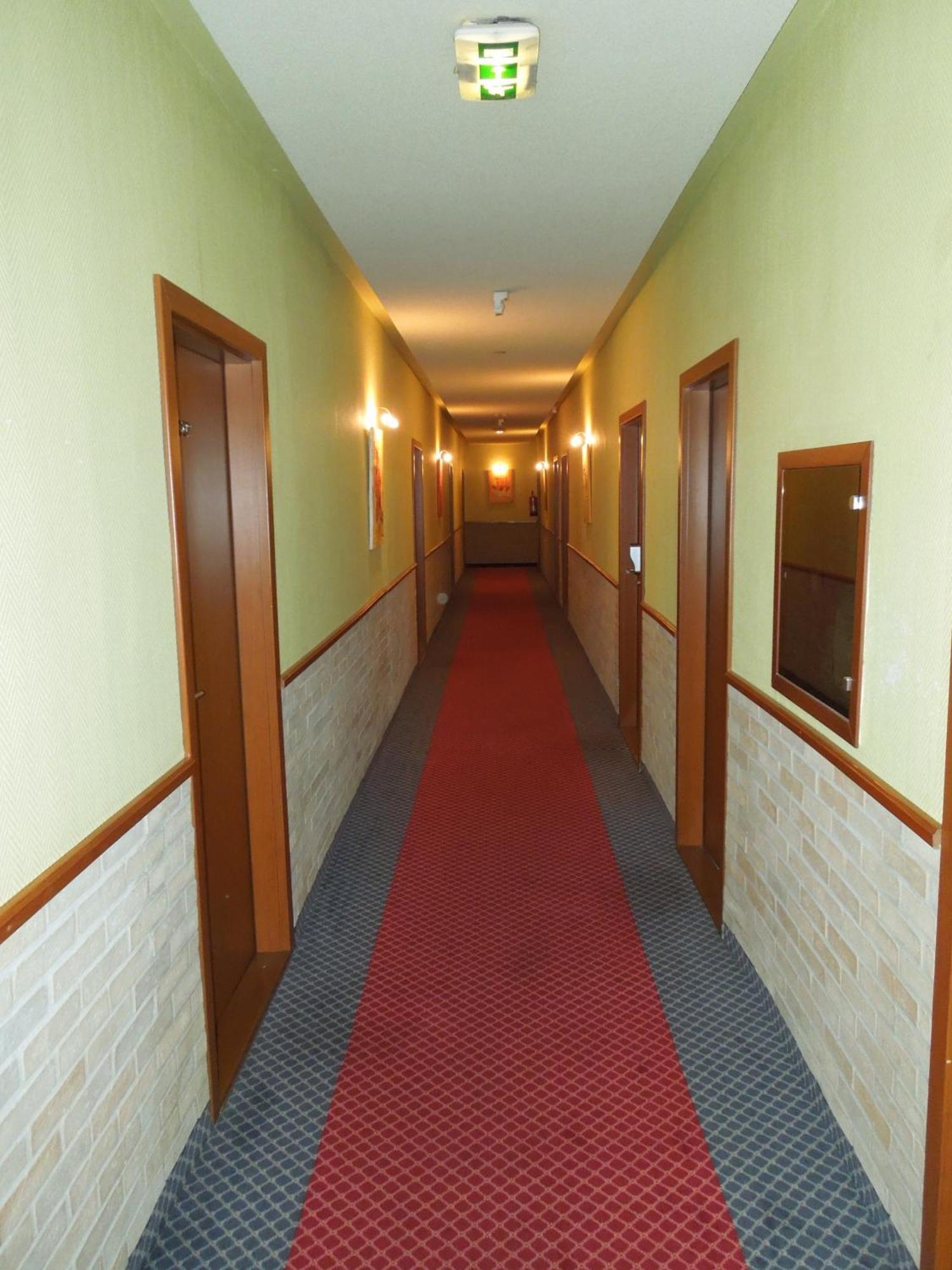 塞尔玛酒店 Dunajská Streda 外观 照片