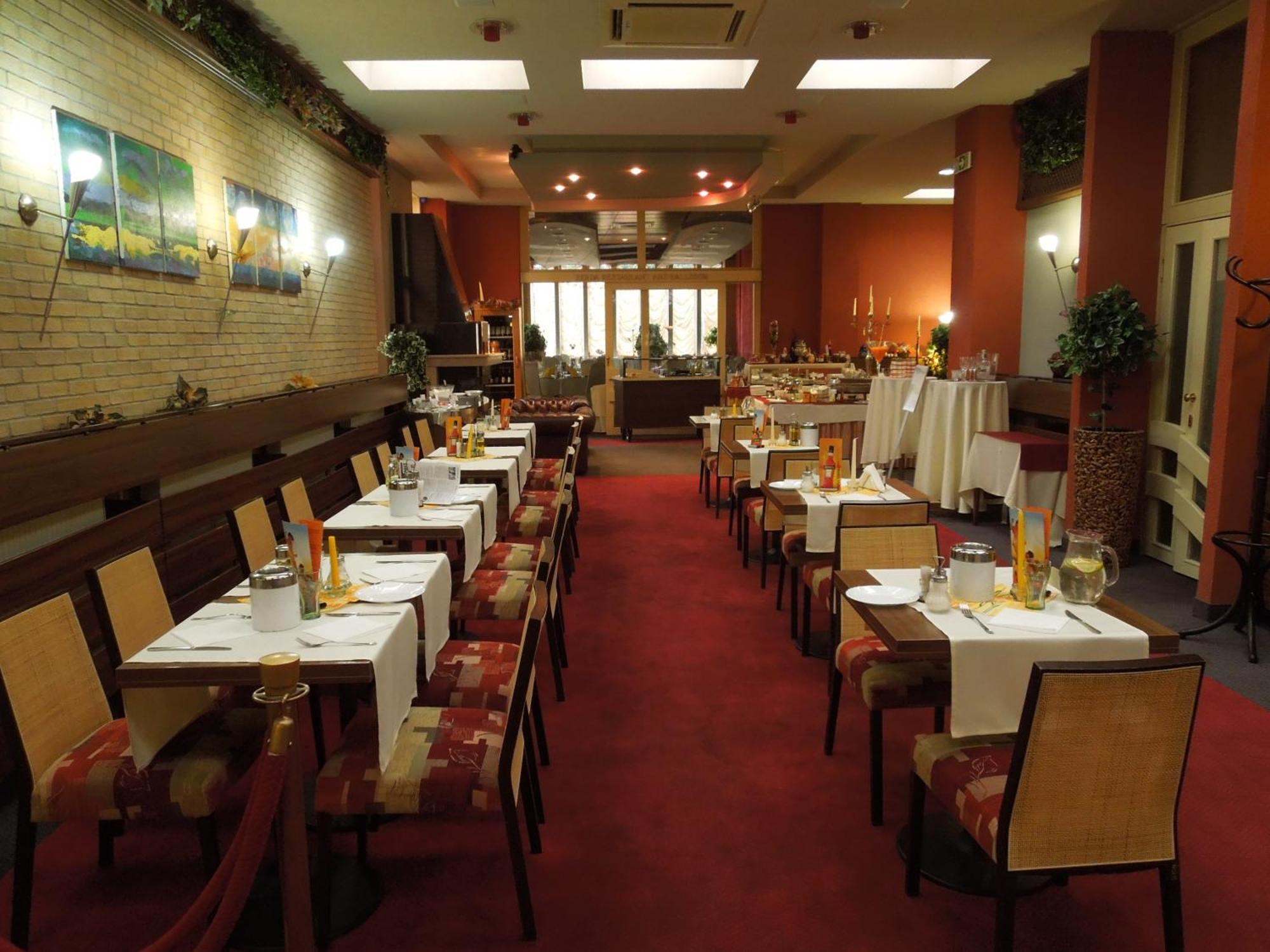 塞尔玛酒店 Dunajská Streda 外观 照片