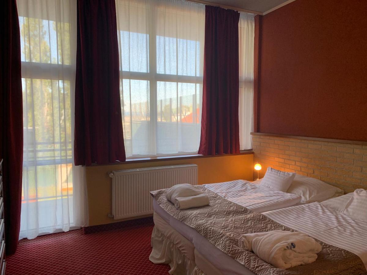 塞尔玛酒店 Dunajská Streda 外观 照片
