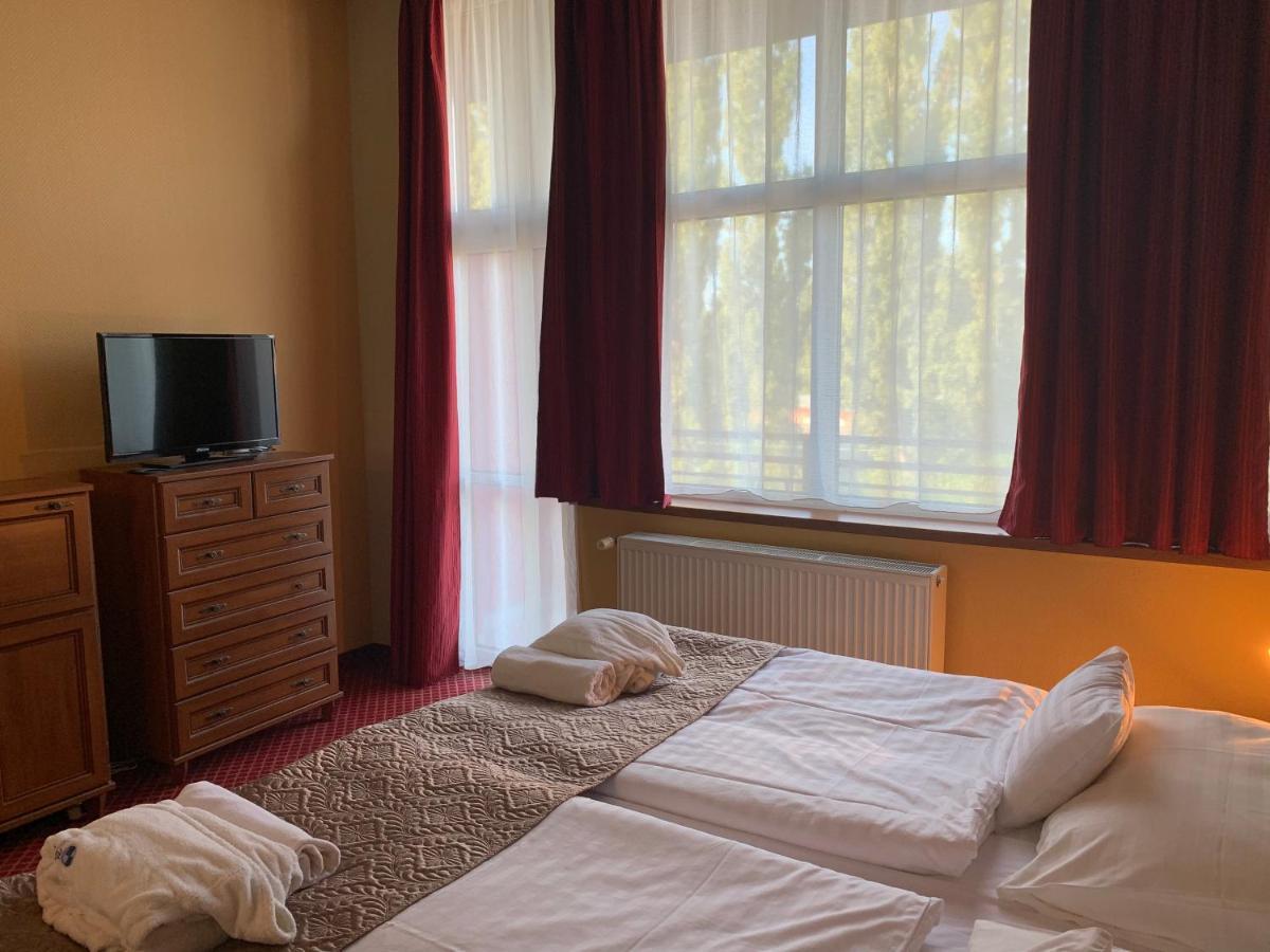 塞尔玛酒店 Dunajská Streda 外观 照片